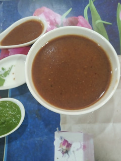 ખજૂર આંબલી ની ચટણી (Dates Tamarind Chutney Recipe In Gujarati) રેસીપી મુખ્ય ફોટો