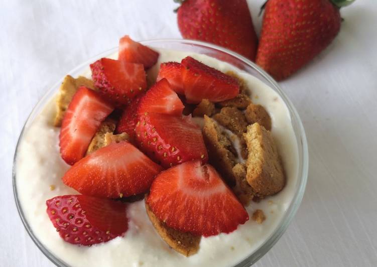 Coppa ricotta yogurt e fragole