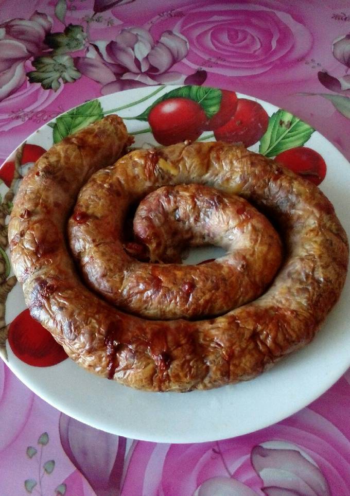 Домашня ковбаса запечена в духовці