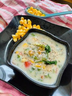 A picture of White sauce vegetable soup.