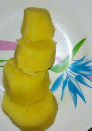 A picture of Boiled sweet potatoes.