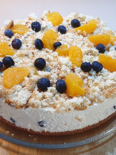 Una foto de Tarta de queso con arándanos y mandarina
