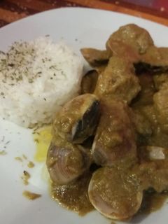 Una foto de Albóndigas con almejas y salsa de setas