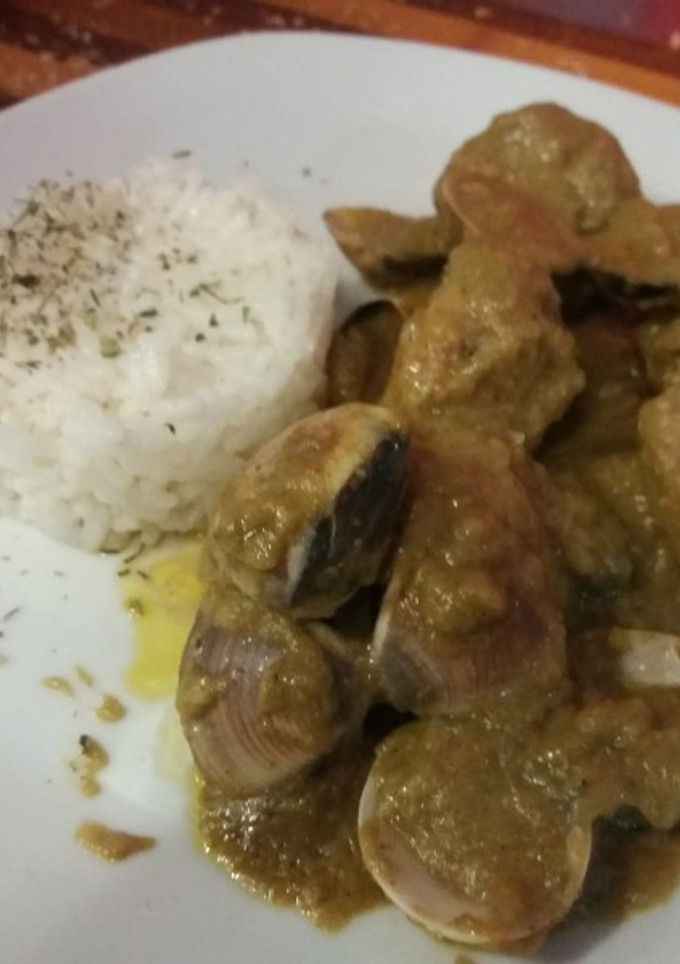 Una foto de Albóndigas con almejas y salsa de setas