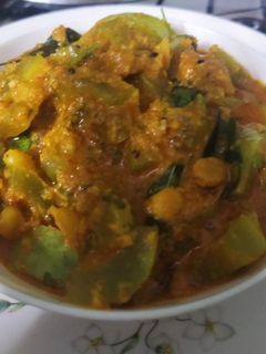 पडवळ चणा डाळ भाजी. (सात्विक) (padwal chana dal bhaji recipe in marathi) रेसिपी चे मुख्य फोटो 