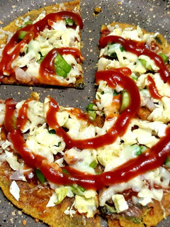 थेपला पिज़्ज़ा(thepla pizza recepie in hindi) रेसिपी मुख्य फोटो
