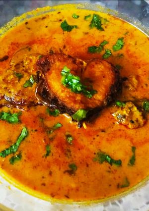 फिश करी (Fish curry Recipe in Hindi) रेसिपी मुख्य फोटो
