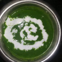 Spinach soup A picture of Spinach soup.
