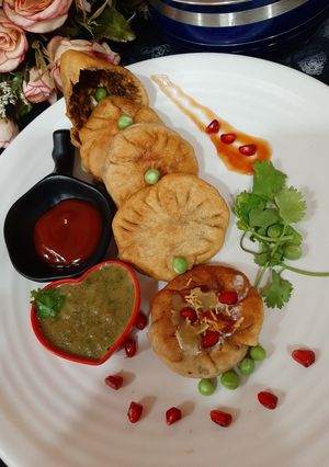 मटर कचौड़ी (Matar kachori recipe in hindi) रेसिपी मुख्य फोटो