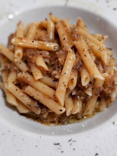 Una foto de Macarrones con salsa de rabo de ternera v2
