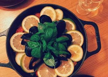 How To Serving Recipe Seafood and chicken paella Restaurant Style