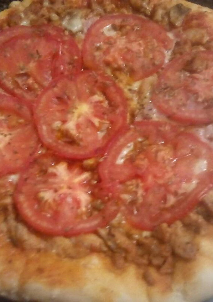 Una foto de Pizza de pollo y beicon 