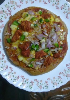 A picture of Chicken Pizza (With Readymade Pizza Base).