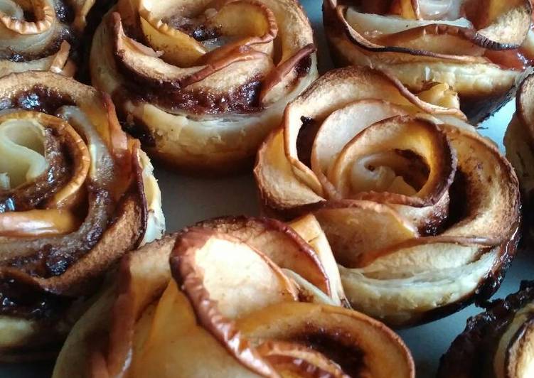 Langkah Mudah untuk Menyiapkan Apple Rose Pie with Nutella yang Enak Banget