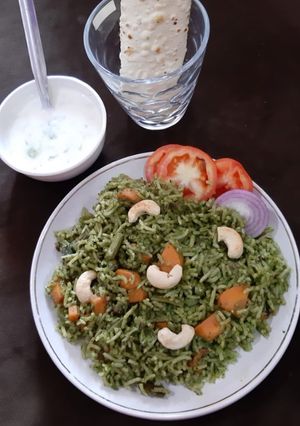 હૈદરાબાદી બિરયાની (Hyderabadi Biryani Recipe In Gujarati) રેસીપી મુખ્ય ફોટો