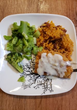 A picture of Fried Porkchops with country gravy.