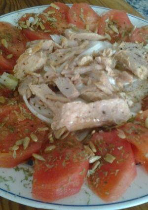 Una foto de Ensalada con melva y pipas