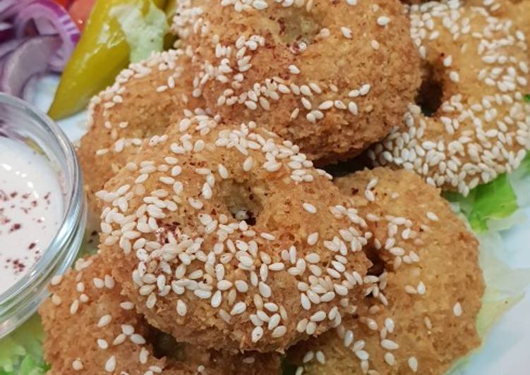 فلافل سورية مع طحينة