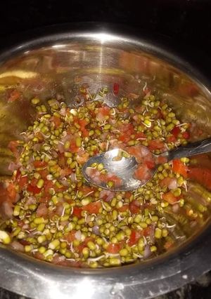 स्प्राउट्स (Sprout Recipe In Hindi) रेसिपी मुख्य फोटो