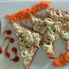 A picture of Cheesy Veggie Open Sandwich In White Sauce.