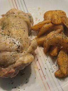 Una foto de Contramuslo de pollo relleno de verduras al horno