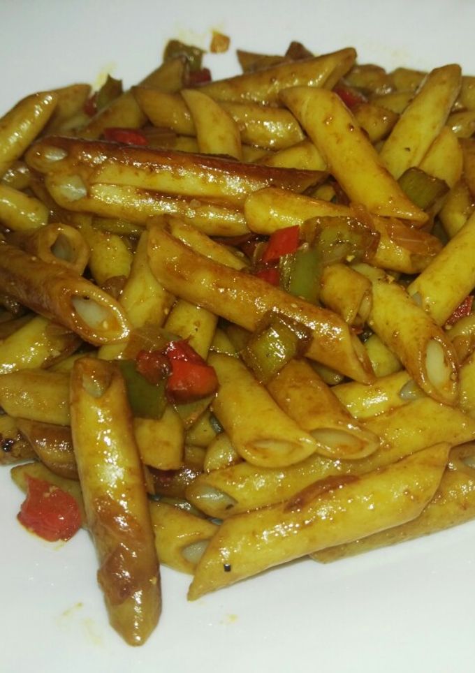 Una foto de Pasta con verduras y salsa de soja