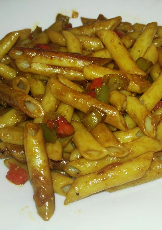 Una foto de Pasta con verduras y salsa de soja