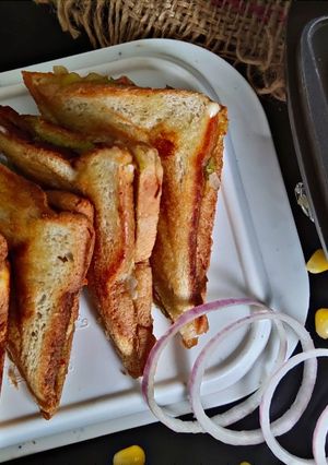 A picture of Veg Cheese Sandwich 😋.