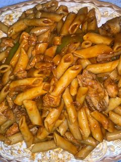 صورة لوصفة كبسة المكرونة بالدجاج