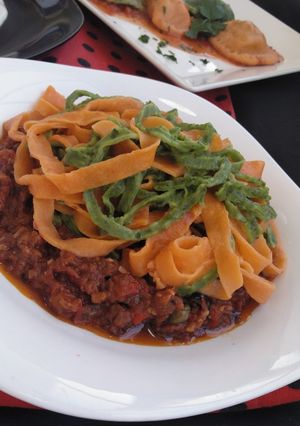 Una foto de Spaghettis con salsa putanesca