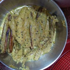 A picture of Sorse potol (parwal mustard paste curry).