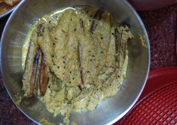 Steps to Make Speedy Sorse potol (parwal mustard paste curry)