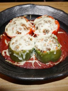 Una foto de Pimientos rellenos con carne y quinua