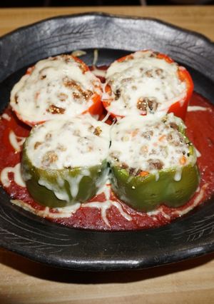 Una foto de Pimientos rellenos con carne y quinua