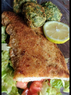 Una foto de Milanesa de Merluza c/ Croquetas y Ensalada! 🇦🇷❤️