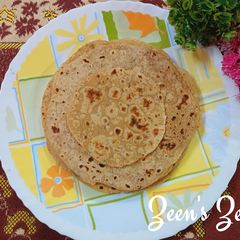 A picture of Sorghum and Wheat Chapatis.