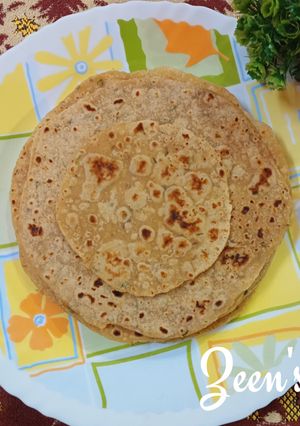 A picture of Sorghum and Wheat Chapatis.
