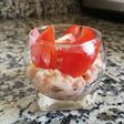 Verrine surimi sauce cocktail et tomates cerises