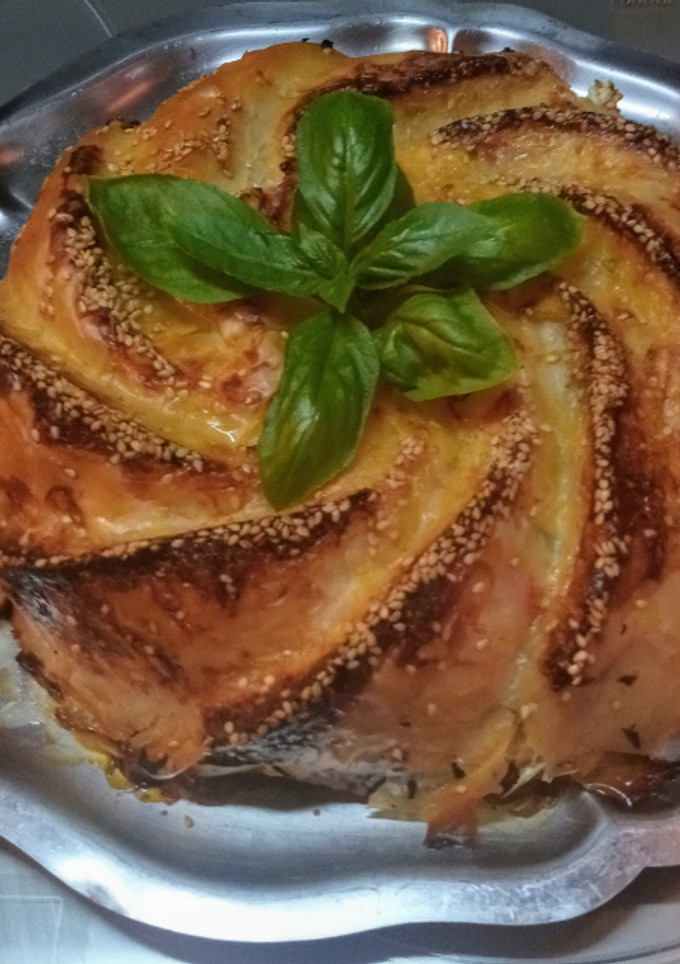 Una foto de Pastel de verduras y gambas con masa filo