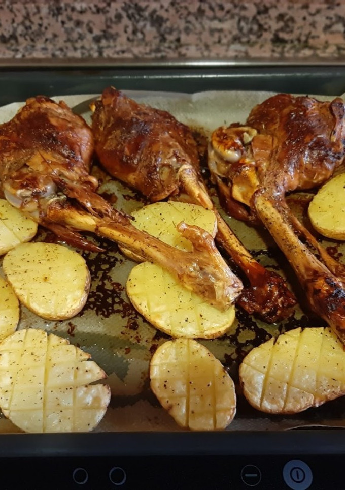 Una foto de Pierna de cordero lechal al horno