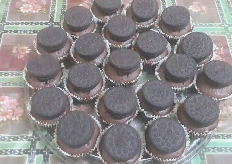 Simple Way to Make Perfect Oreo And Chocolate Cupcakes