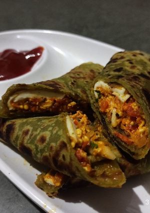 પાલક પનીર ફ્રેન્કી (Palak Paneer Frankie Recipe In Gujarati) રેસીપી મુખ્ય ફોટો