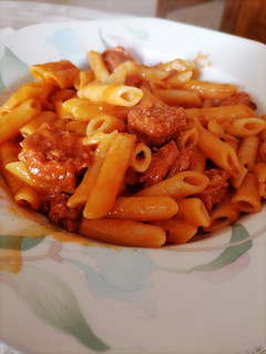 Una foto de Macarrones con tomate y chorizo (Thermomix)