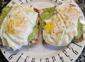 Una foto de 🥑Avocado toast 🥚