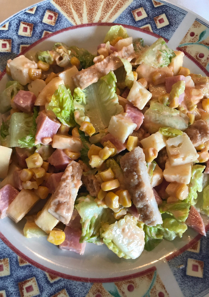 Una foto de Ensalada de pollo