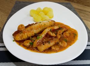 Una foto de Gallineta en salsa con gambas