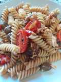Fusilli integrali con salmone, pomodorini e olive taggiasche!😋