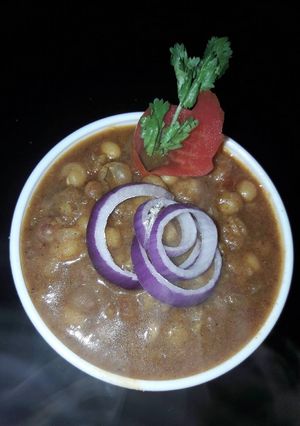 A picture of Matar ke chole.