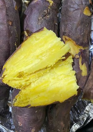 Hình của món Khoai lang nướng chảy mật.