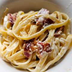 A picture of Chicken & Bacon Alfredo.